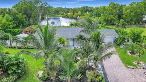 5564 SE Martin Meadows Ave, Stuart, FL 34997 photo 2