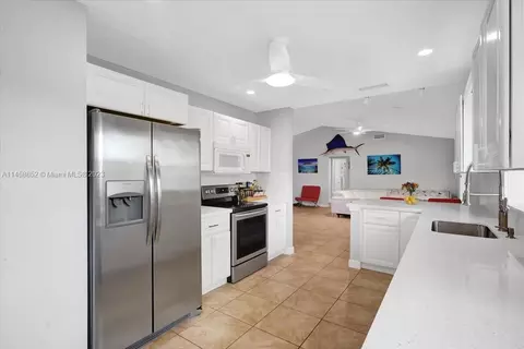 5564 SE Martin Meadows Ave, Stuart, FL 34997 photo 8