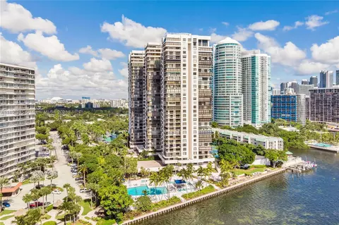 2333 Brickell Ave #2212, Miami, FL 33129