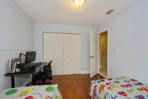 19521 E Cypress Ct E, Hialeah, FL 33015 photo 22