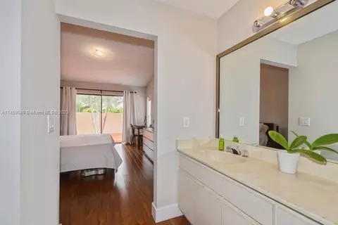 19521 E Cypress Ct E, Hialeah, FL 33015 photo 17