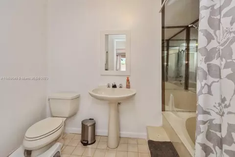 19521 E Cypress Ct E, Hialeah, FL 33015 photo 18