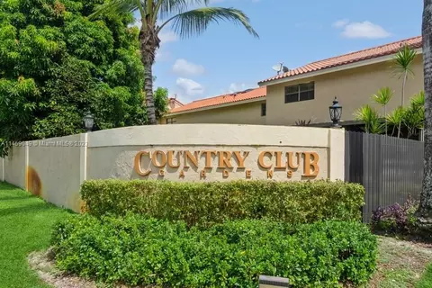 19521 E Cypress Ct E, Hialeah, FL 33015 photo 2