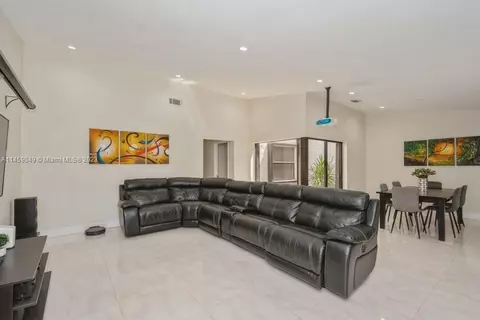 19521 E Cypress Ct E, Hialeah, FL 33015 photo 5