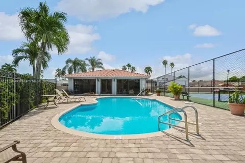 19521 E Cypress Ct E, Hialeah, FL 33015 photo 31