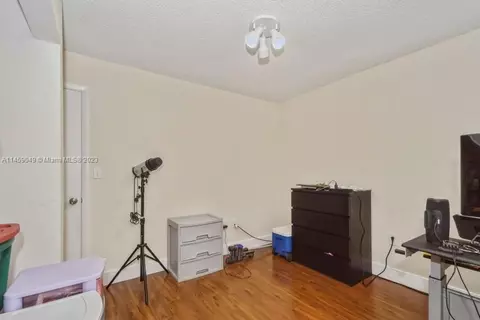 19521 E Cypress Ct E, Hialeah, FL 33015 photo 23