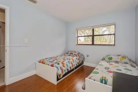 19521 E Cypress Ct E, Hialeah, FL 33015 photo 21