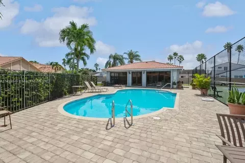 19521 E Cypress Ct E, Hialeah, FL 33015 photo 32