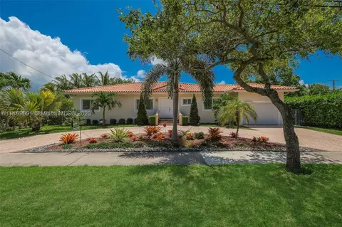12725 Ixora Rd, North Miami, FL 33181
