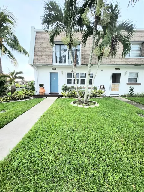 6088 SW 41st St #20, Davie, FL 33314