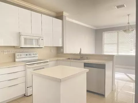 5586 NW 112th Path, Doral, FL 33178 photo 8