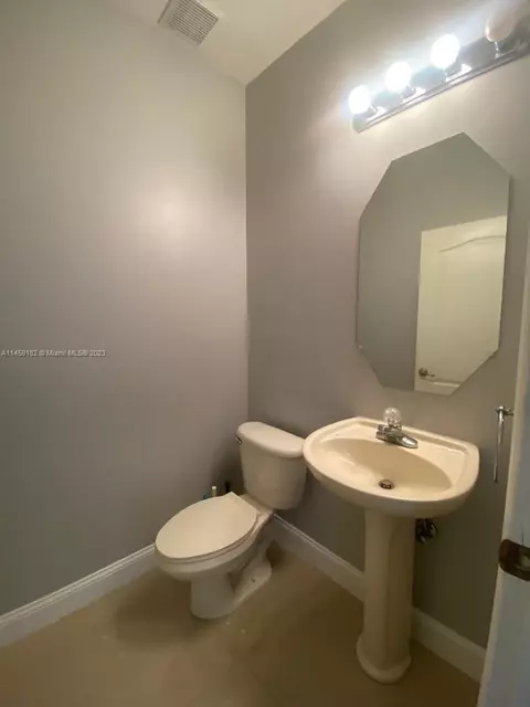 5586 NW 112th Path, Doral, FL 33178 photo 25