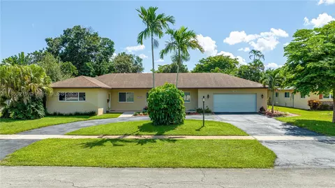 6940 NW 7th St, Plantation, FL 33317