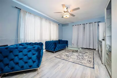 221 N 68th Ter, Hollywood, FL 33024