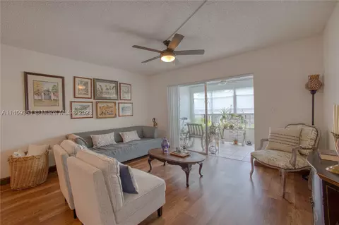 1025 Country Club Dr #207, Margate, FL 33063