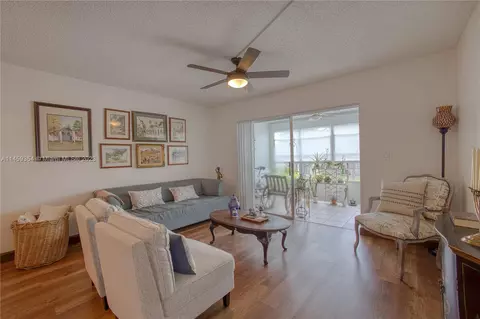 1025 Country Club Dr #207, Margate, FL 33063