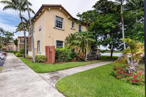 9227 SW 227th St #6, Cutler Bay, FL 33190