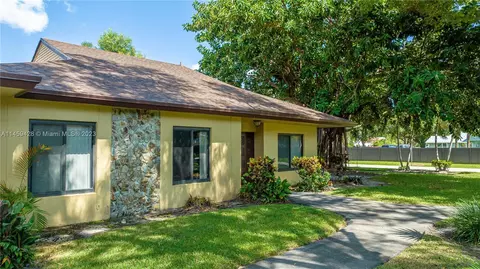7531 SW 28th St #15, Davie, FL 33314