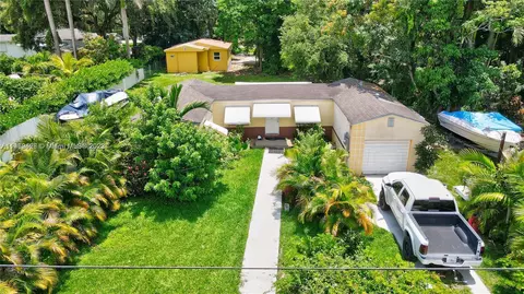 454 NE 152nd St, Miami, FL 33162