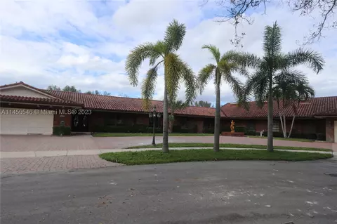 6851 Fearn Dr, Miami Lakes, FL 33014