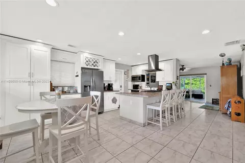 9941 Bahama Dr, Cutler Bay, FL 33189