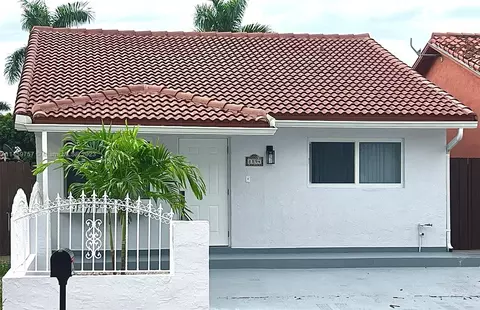 8894 NW 116th St, Hialeah Gardens, FL 33018