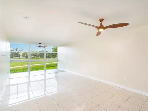 9495 Evergreen Pl #203, Davie, FL 33324