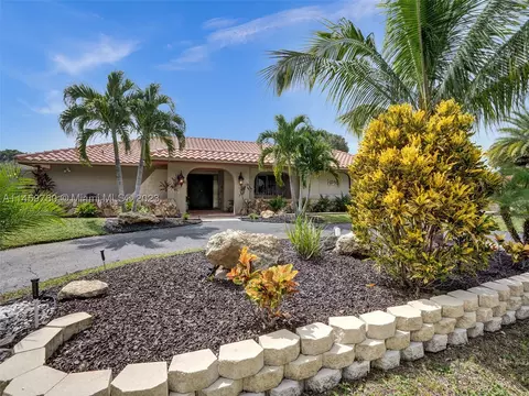 9780 NW 1st Pl, Coral Springs, FL 33071