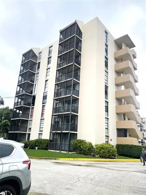 3101 N Country Club Dr #507, Aventura, FL 33180
