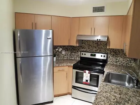 210 Lake Pointe Dr #212, Oakland Park, FL 33309