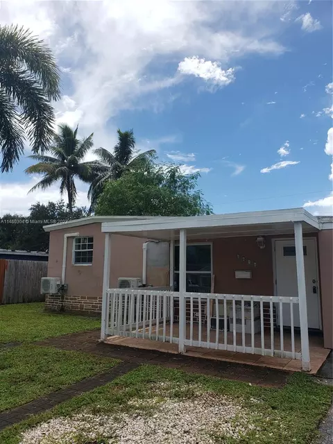 6616 Raleigh St, Hollywood, FL 33024