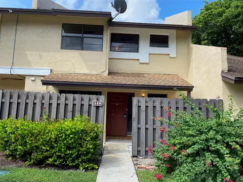 110 SW 97th Ter #110, Pembroke Pines, FL 33025