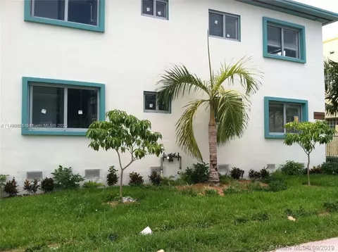 820 15th St, Miami Beach, FL 33139