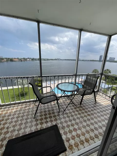 3010 Marcos Dr #R508, Aventura, FL 33160