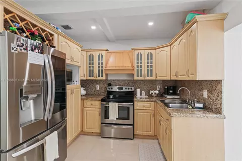521 E 57th St, Hialeah, FL 33013 photo 6