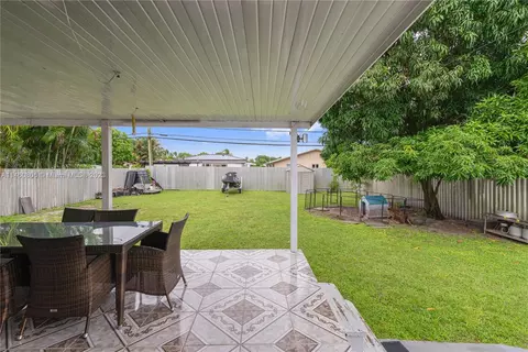 521 E 57th St, Hialeah, FL 33013 photo 13