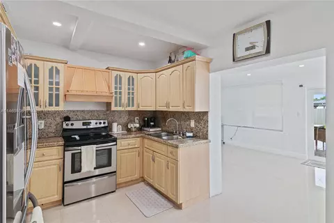 521 E 57th St, Hialeah, FL 33013 photo 5