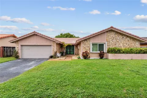 20118 NW 62nd Ave, Hialeah, FL 33015