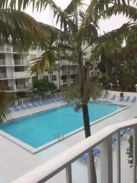 488 NW 165th Street Rd #B312, Miami, FL 33169