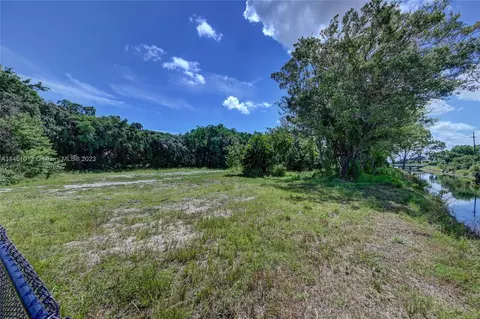 5484 Woodland Dr, Delray Beach, FL 33484