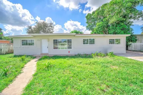 1360 NW 193rd Ter, Miami Gardens, FL 33169