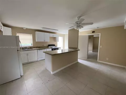 547 W 3rd St, Riviera Beach, FL 33404