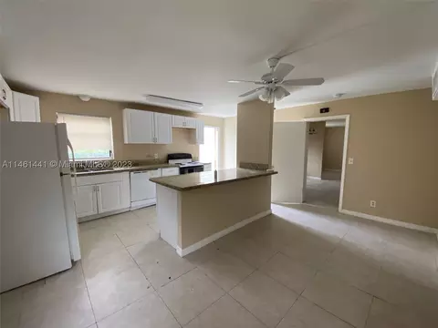 547 W 3rd St, Riviera Beach, FL 33404