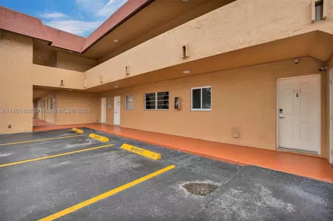 9950 N Kendall Dr #414-4, Miami, FL 33176