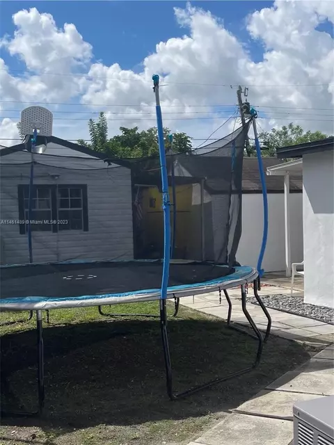 Undisclosed, Hialeah, FL 33013 photo 12