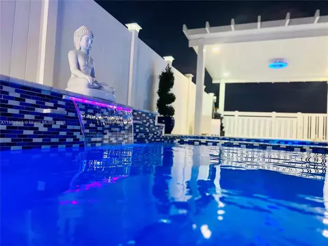 1699 W 72nd St, Hialeah, FL 33014