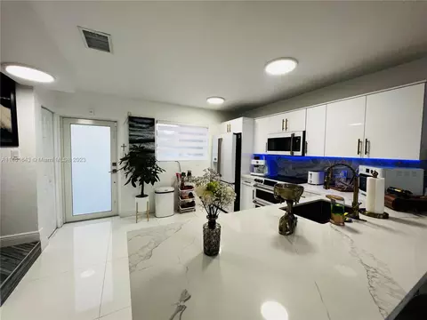 1699 W 72nd St, Hialeah, FL 33014 photo 22