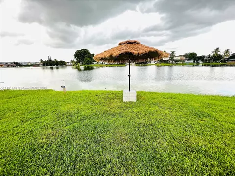 1699 W 72nd St, Hialeah, FL 33014 photo 11