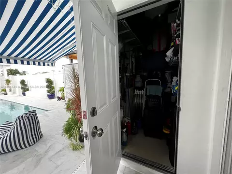 1699 W 72nd St, Hialeah, FL 33014 photo 8