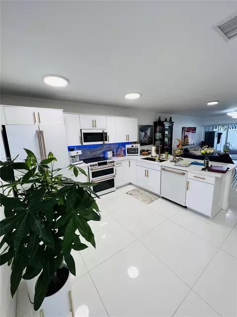 1699 W 72nd St, Hialeah, FL 33014 photo 25